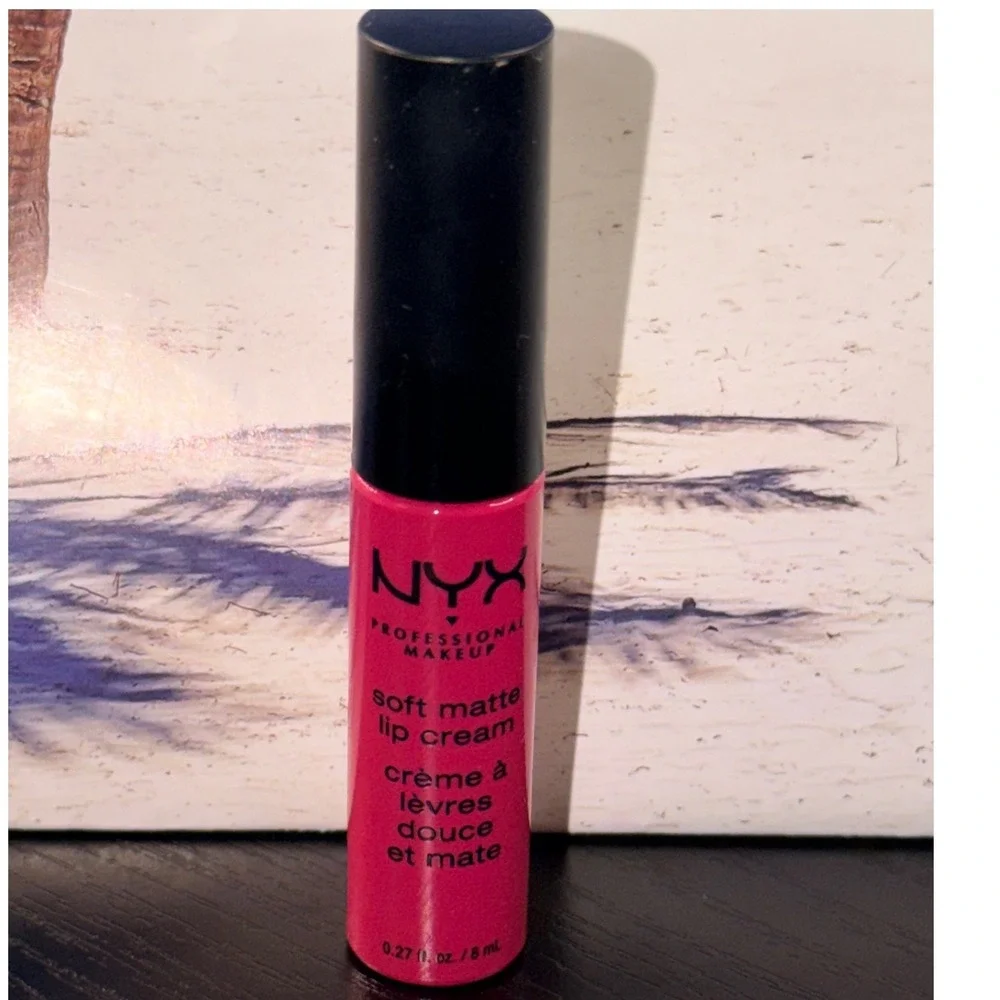 NYX Professional Makeup Soft Matte Lip Cream Prague SMLC18 Berry Pink 0.27oz NEW